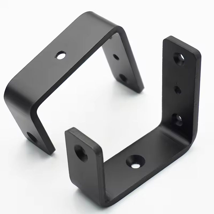 Кои се специфичните апликации на компонентите на машината за единечни удари во индустриското поле?